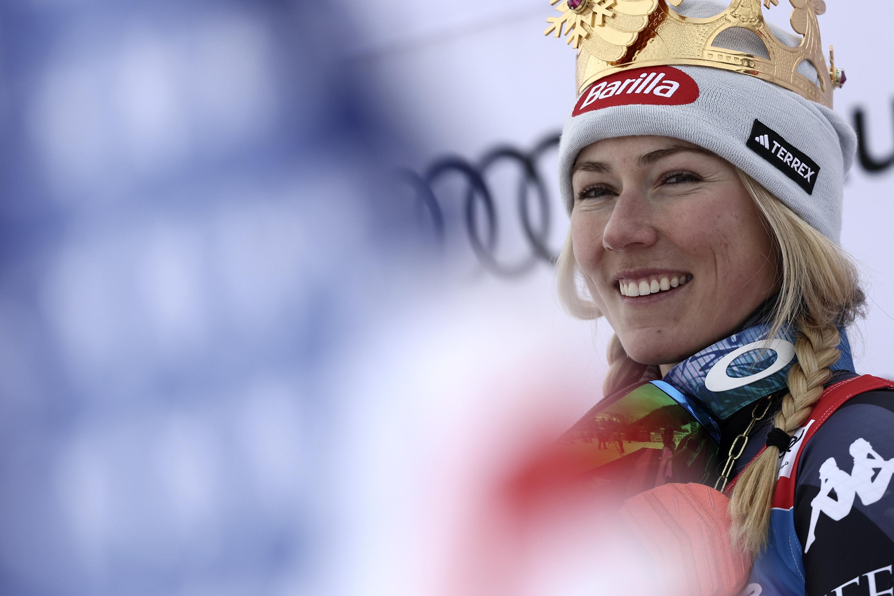 Shiffrin takes World Cup slalom title, must wait for record - Los Angeles  Times