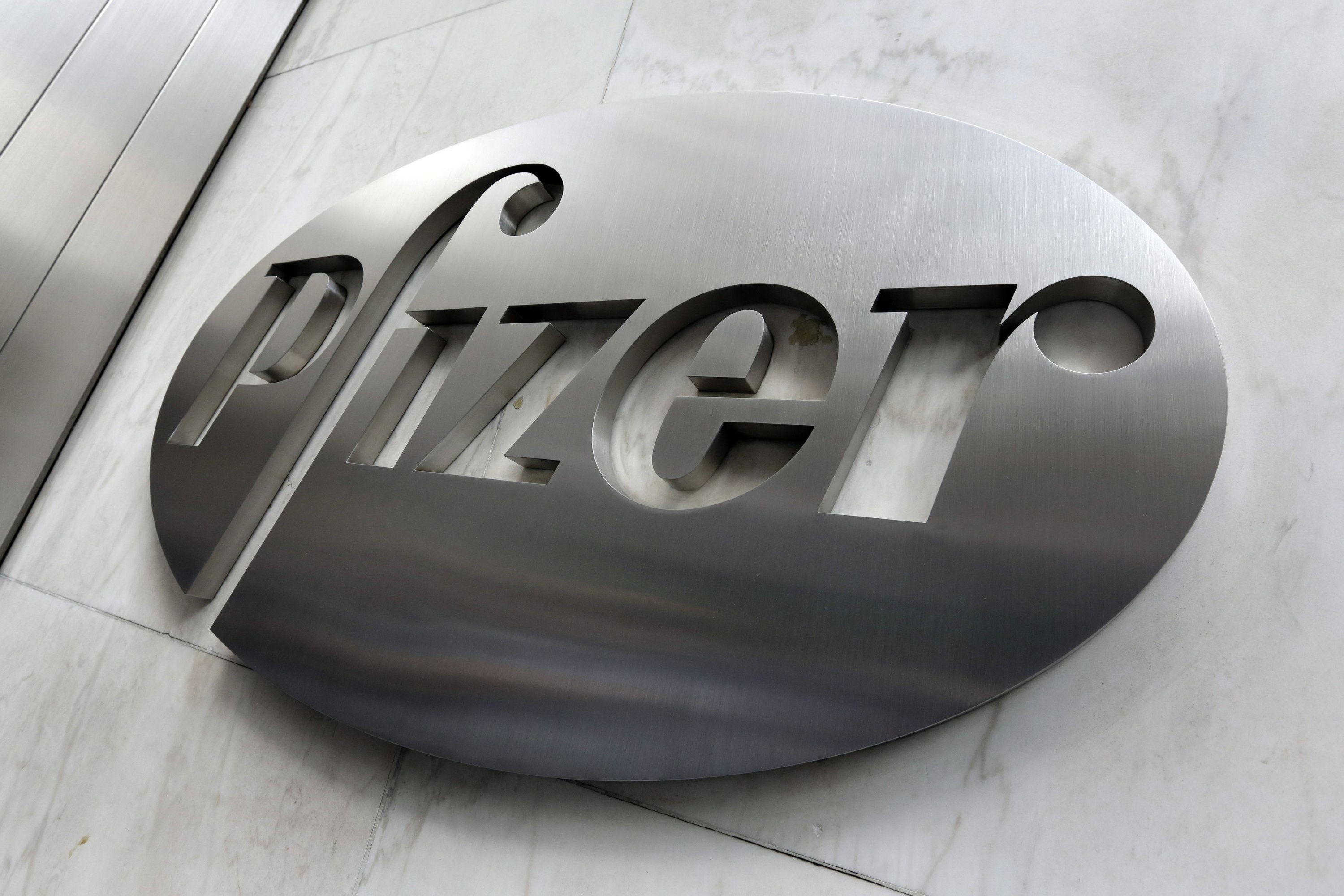 US signs contract with Pfizer for COVID-19 vaccine doses