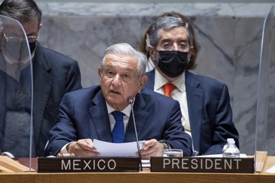 El presidente de México, Andrés Manuel López Obrador, se dirige al Consejo de Seguridad de las Naciones Unidas el martes 9 de noviembre de 2021. Los presidentes de México y Estados Unidos y el primer ministro de Canadá se reunirán la semana que viene en Washington para tratar temas sanitarios, económicos y de migración y desarrollo.  (Foto ONU / Eskinder Debebe vía AP)