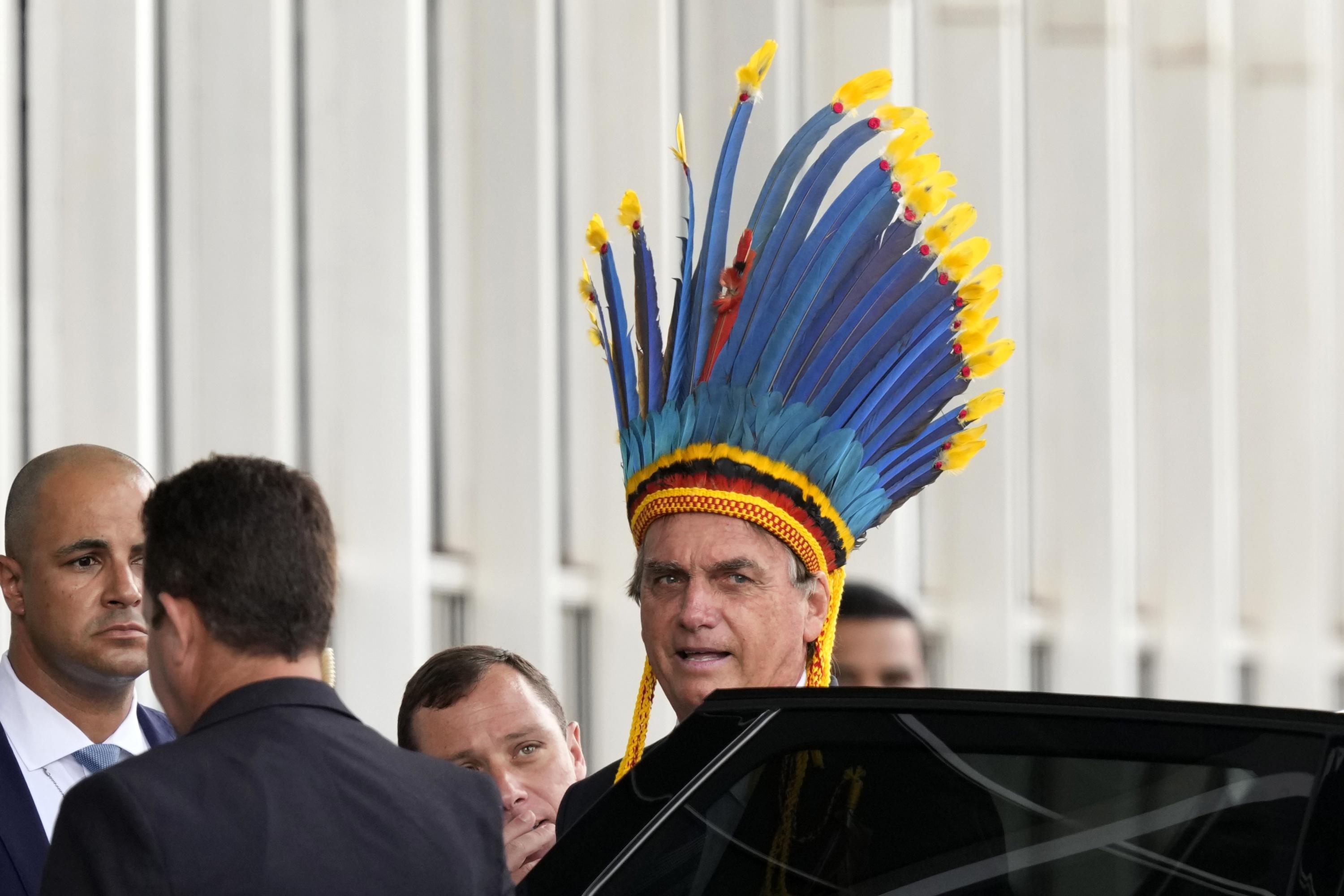 Bolsonaro using medals to celebrate allies, family, himself Bolsonaro using medals to celebrate allies, family, himself