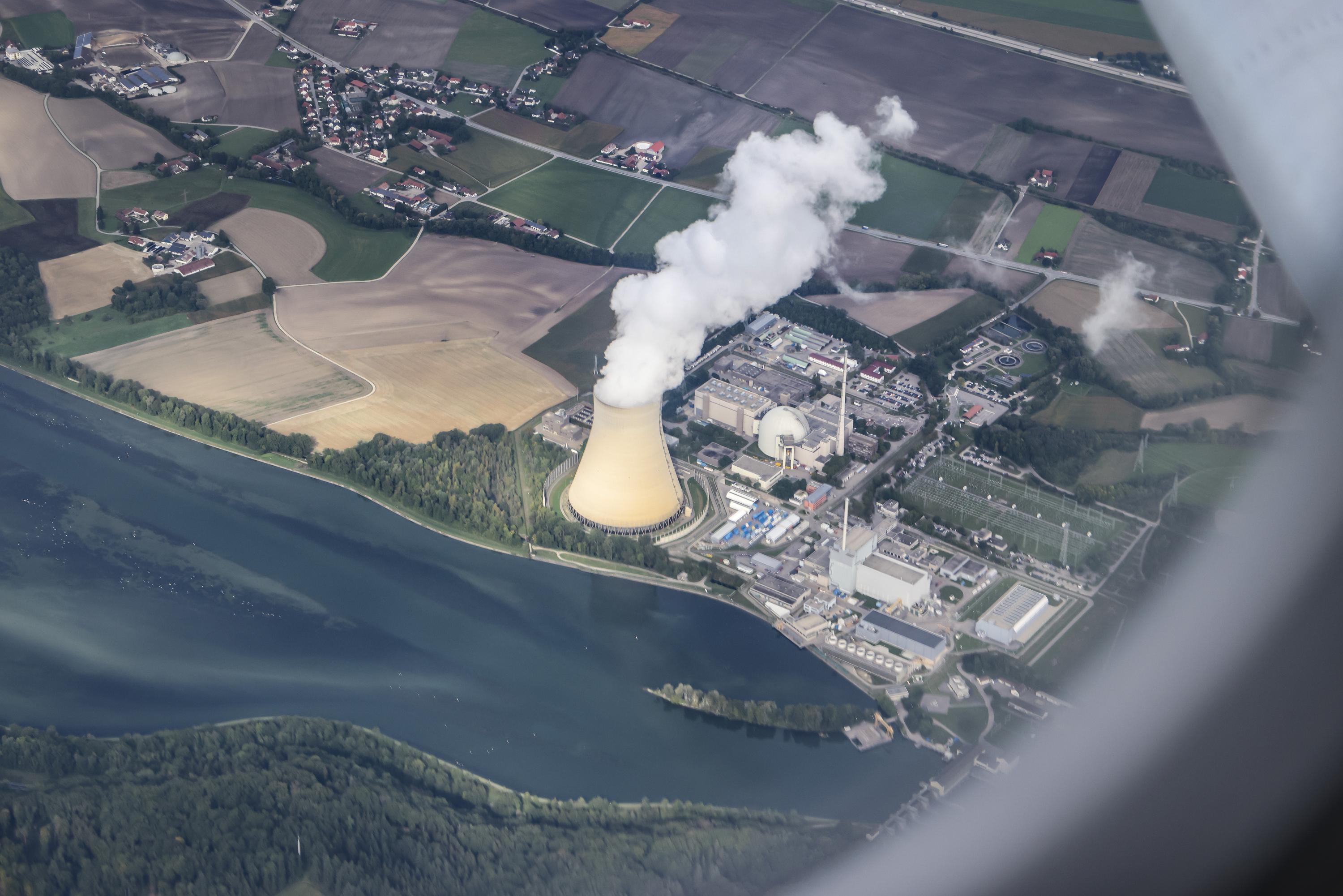 Leck im Atomkraftwerk veranlasst Bundesregierung, Verlängerung zu beschließen