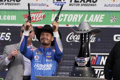 Larson seeks to cap comeback season 