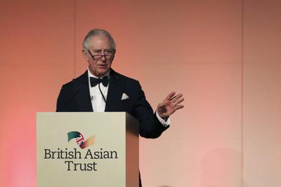 El príncipe Carlos de Gran Bretaña habla en una recepción para celebrar el British Asian Trust en el Museo Británico de Londres, el miércoles 9 de febrero de 2022. Funcionarios reales dicen que Carlos dio positivo a una prueba de COVID-19 y se ha autoaislado. Un mensaje en la página oficial de Twitter de la realeza dice que Carlos dio positivo el jueves por la mañana y estaba "profundamente decepcionado" por no poder asistir a una visita programada en Winchester, Inglaterra. (Tristan Fewings/Pool Photo via AP)