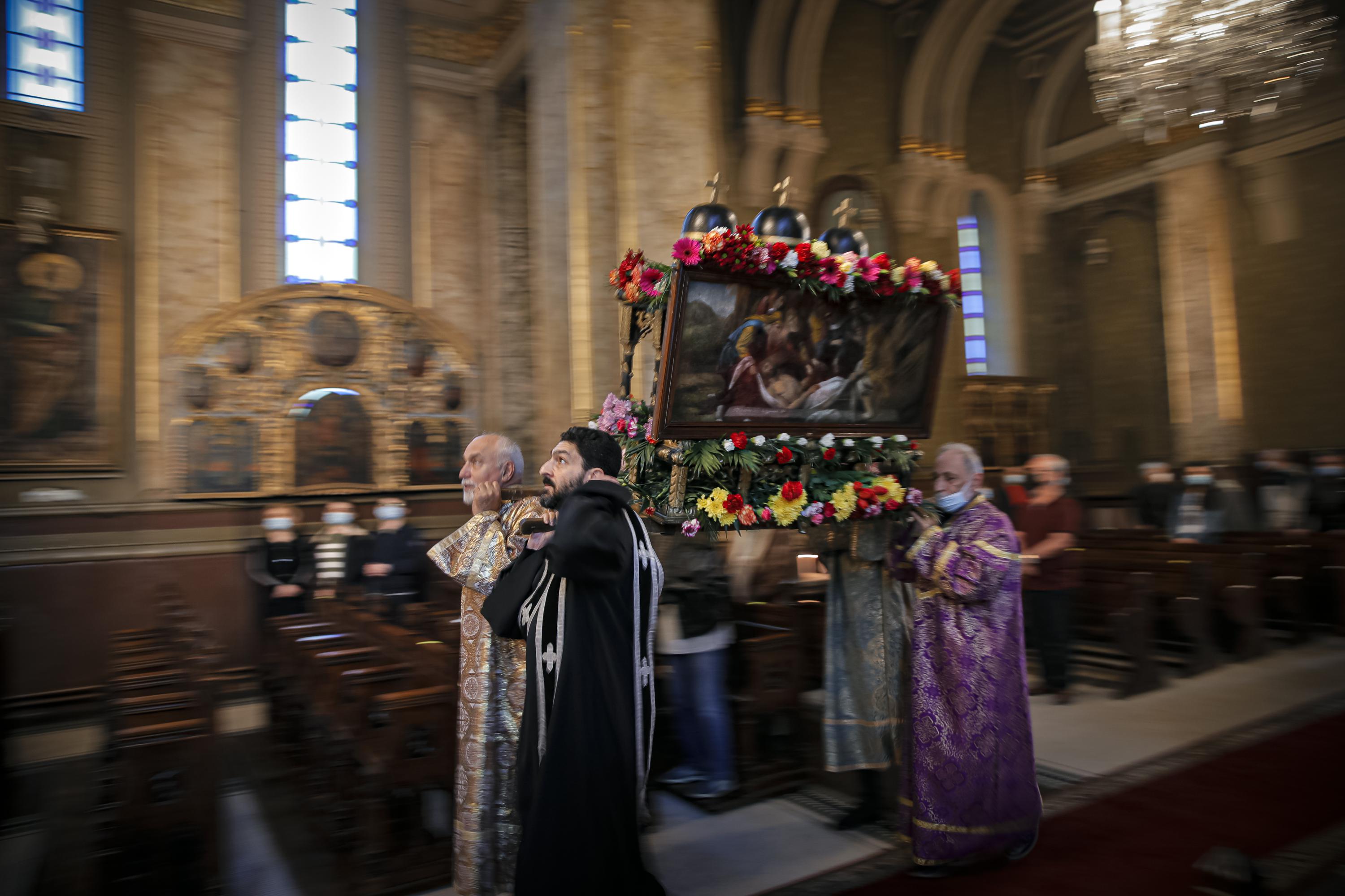 Armenii în scădere arată speranța Paștelui în România