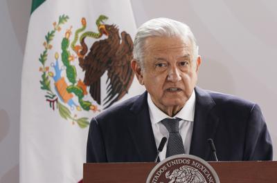 ARCHIVO - El presidente mexicano Andrés Manuel López Obrador ofrece un discurso durante un evento en el Zócalo de Ciudad de México, el 13 de agosto de 2021. (AP Foto/Eduardo Verdugo, archivo)