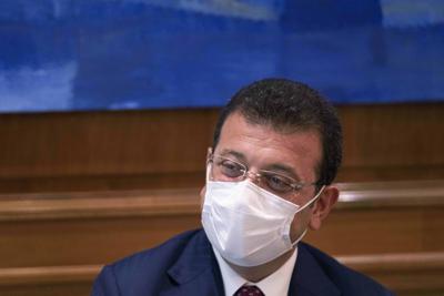 Fotografía de archivo del alcalde de Estambul Ekrem Imamoglu durante una reunión en Atenas el 21 de septiembre de 2021. (AP Foto/Petros Giannakouris)