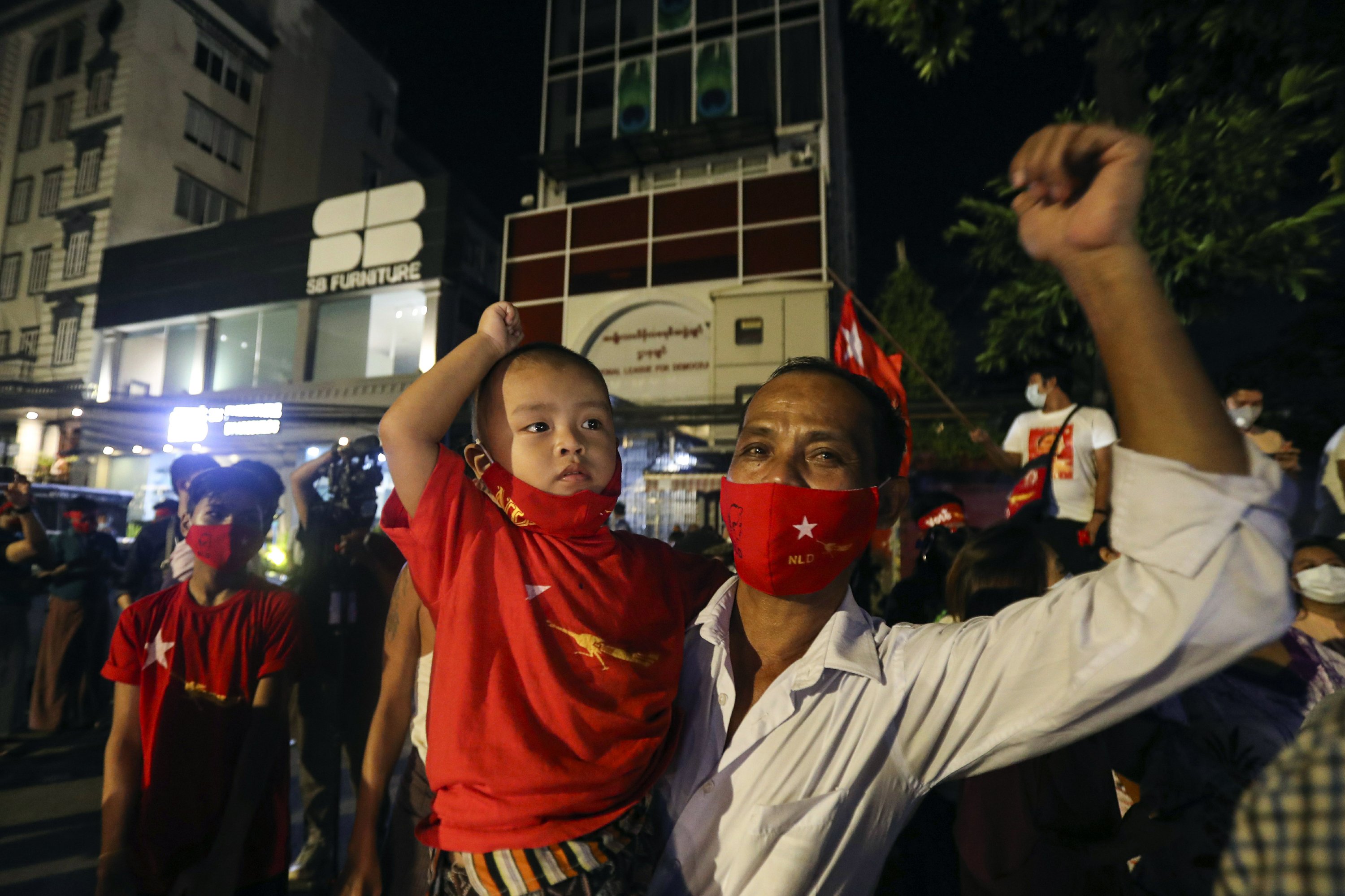 Suu Ky party claims majority victory in Myanmar elections