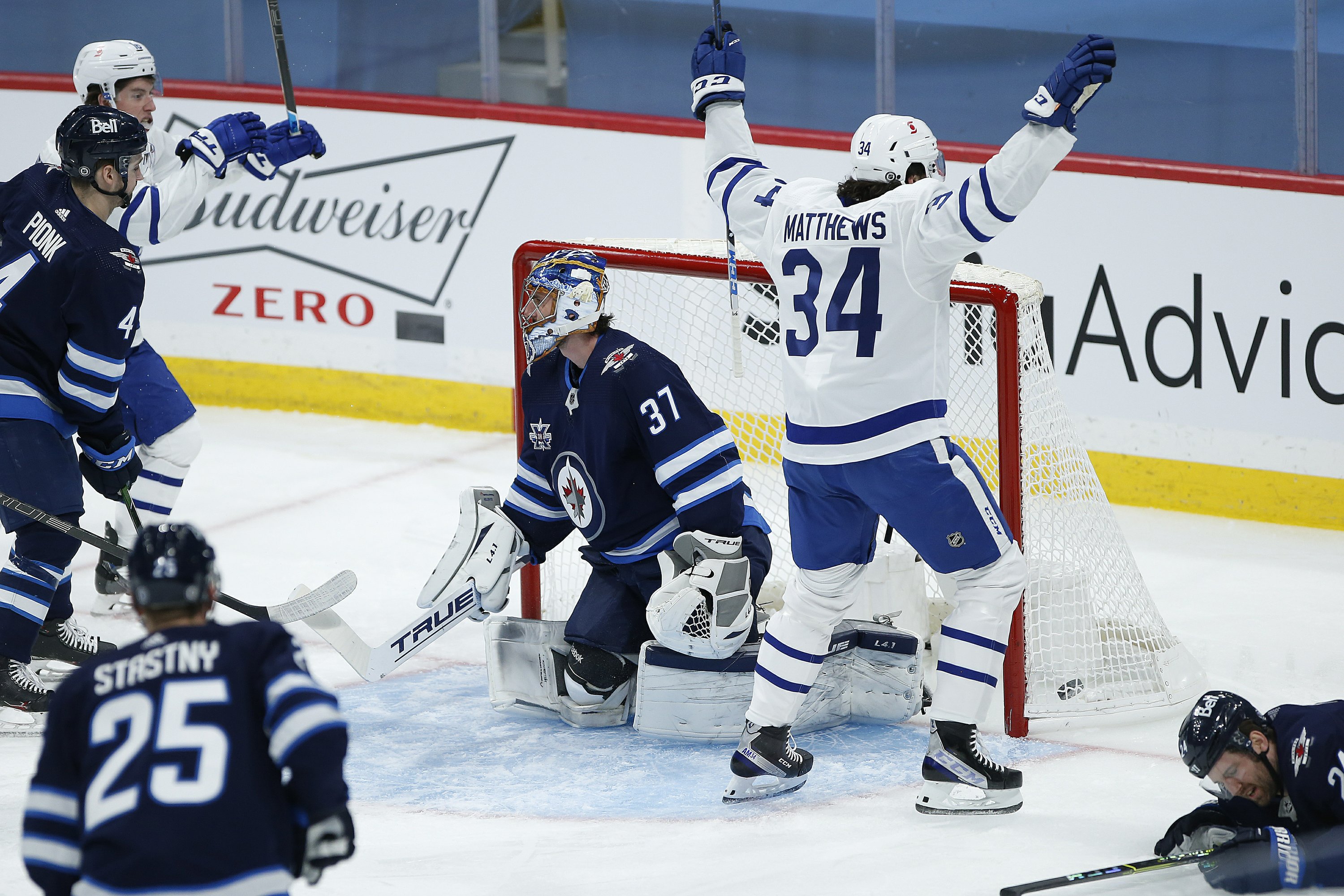 Matthews Scores 24th Goal As Leafs Earn 3 1 Win Over Jets