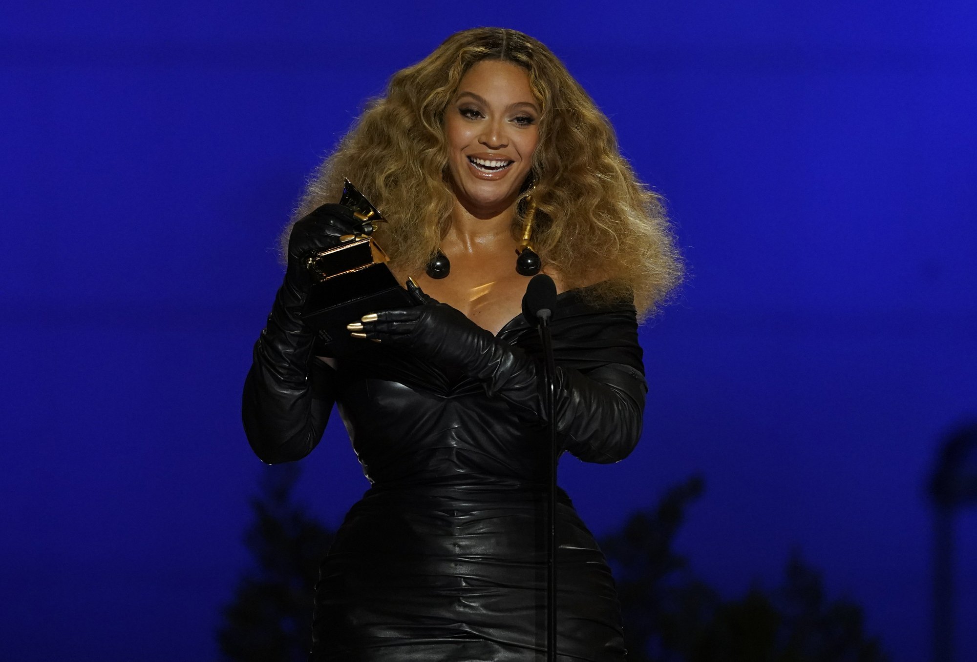 Ladies Night Beyonce Swift Make History As Others Win Big