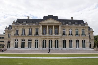 Fotografía de archivo del 7 de junio de 2017 de la sede de la Organización para la Cooperación y el Desarrollo Económicos (OCDE) en París. (AP Foto/François Mori, Archivo)
