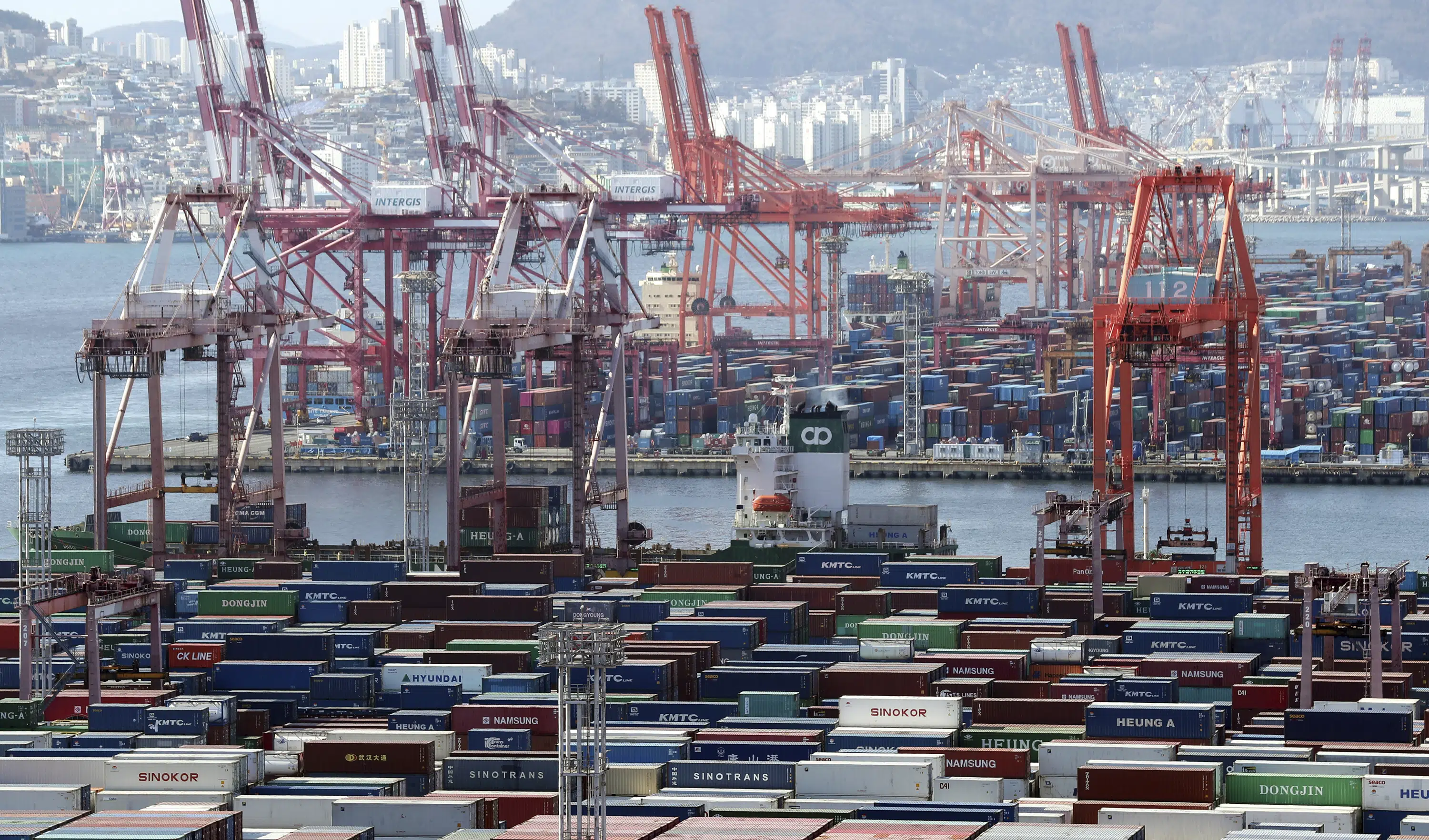 La Corée du Sud enregistre un déficit commercial record alors que la demande technologique chute