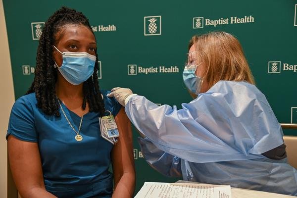 Dentist Covid Vaccine Florida  - Memorial Regional Hospital In Hollywood And Jackson Memorial Hospital In Miami Will Be Among The First Five Hospitals Across Florida To Store The Vaccine While They Wait For Final Approval To Use It.