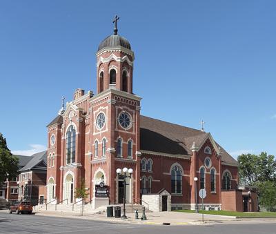 Fotografía del miércoles 2 de junio de 2021 de la parroquia de Santiago el Menor en La Crosse, Wisconsin. El padre James Altman, a cargo de la parroquia, anunció durante una homilía el 23 de mayo que el obispo de la diócesis de La Crosse, Patrick Callahan, le había pedido que renunciara. (Marilyn J. Richmond vía AP)