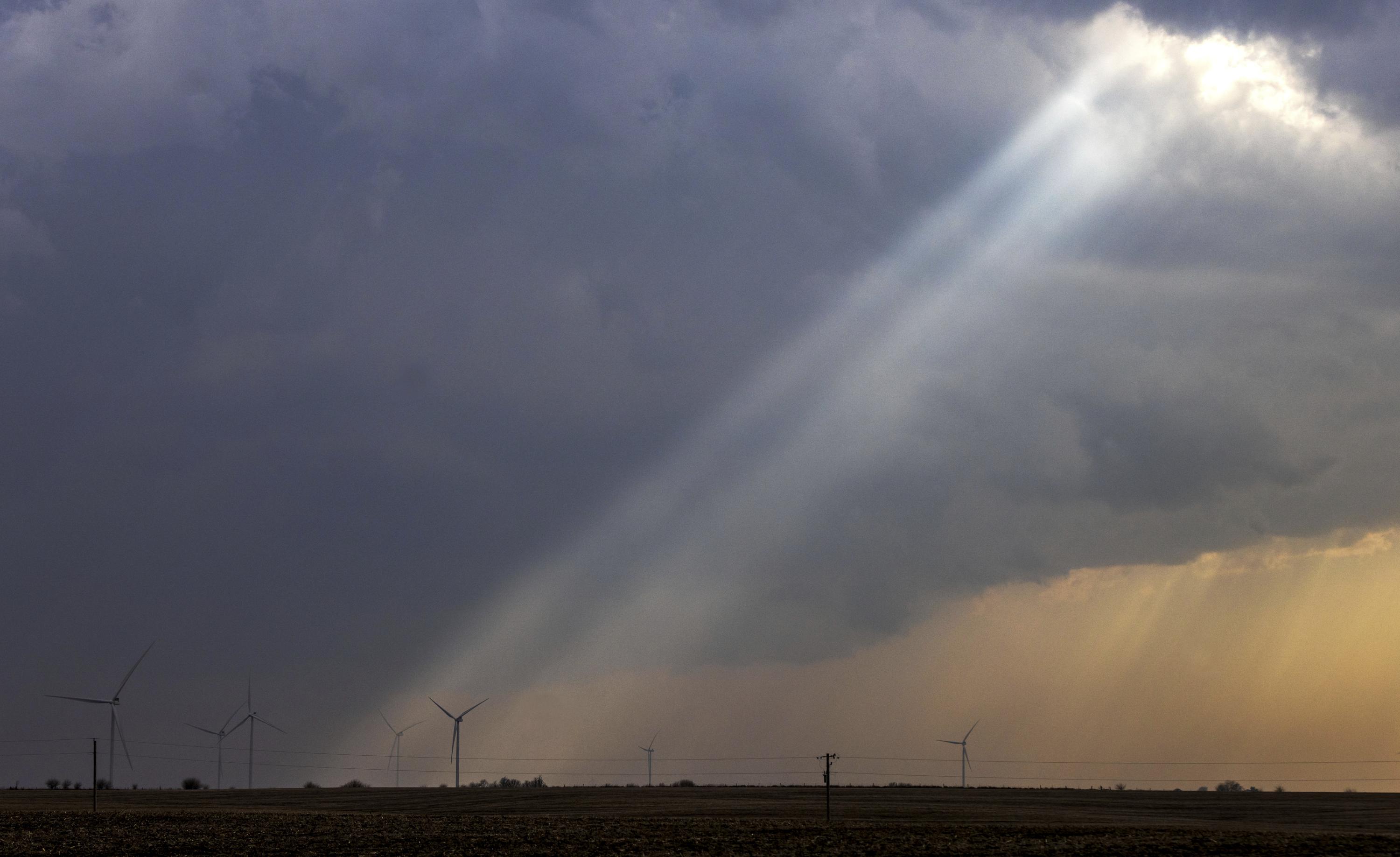 Iowa severe weather forecast shows tornadoes, wind, hail possible