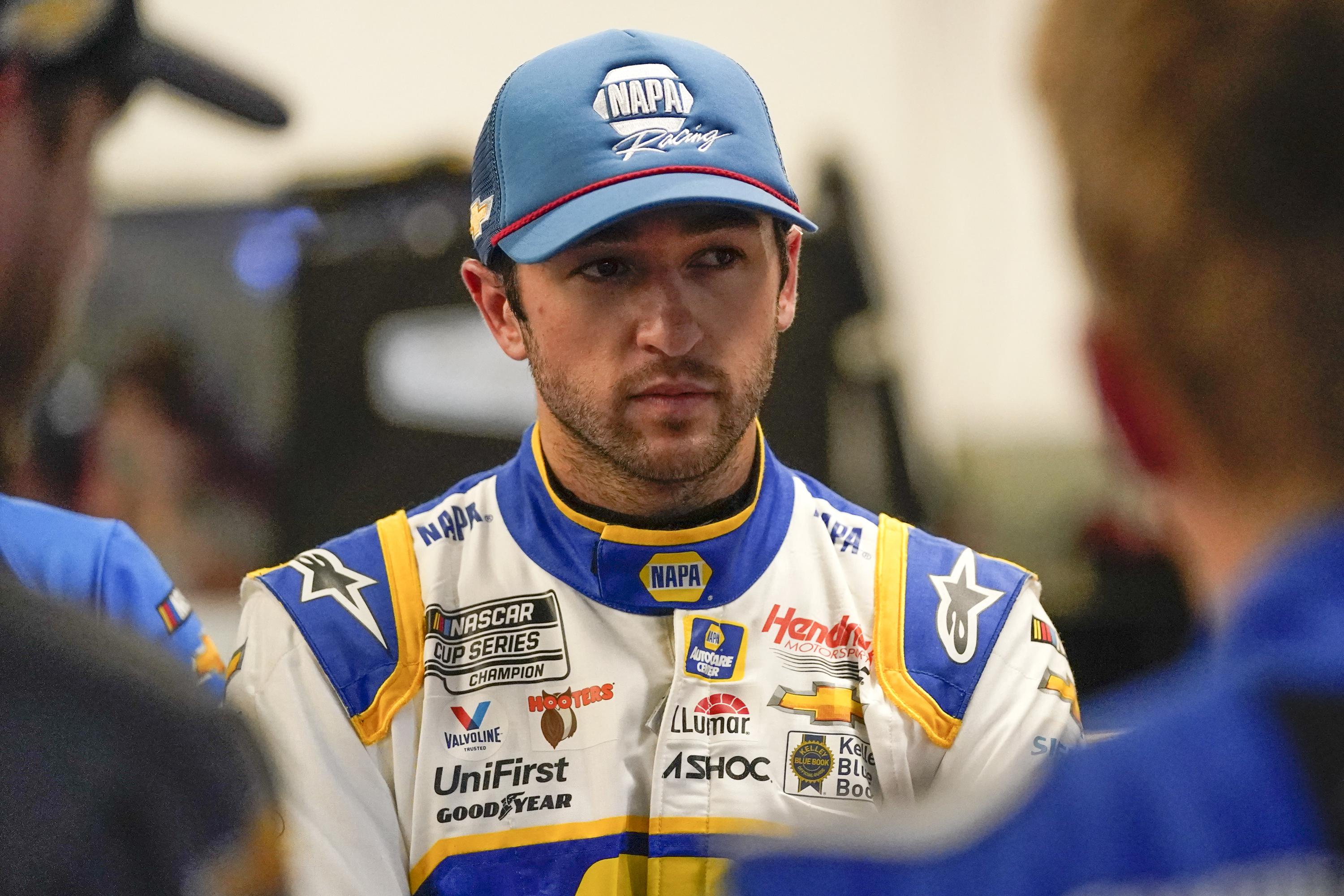 Chase Elliott signs 5-year extension 