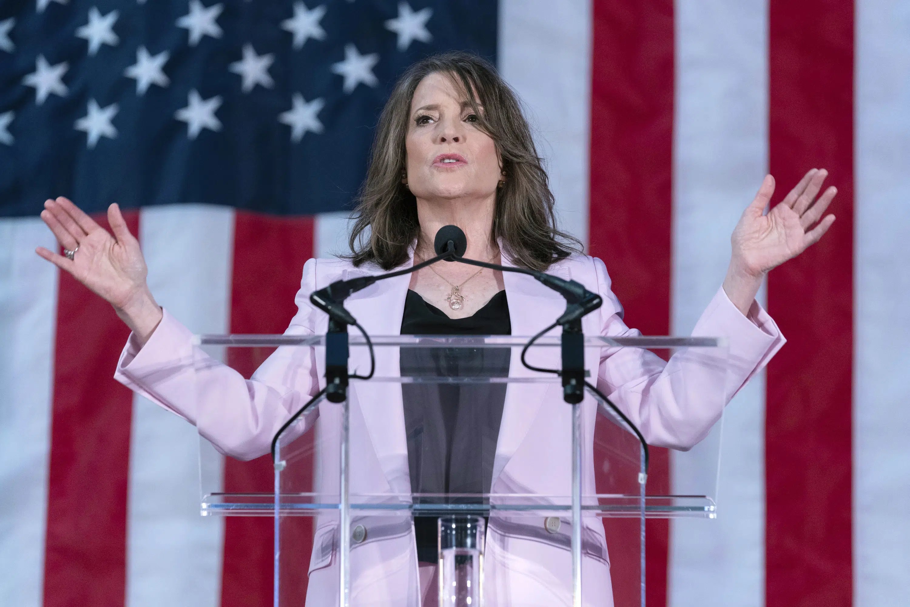 Marianne Williamson lança desafio Longshot 2024 para Biden