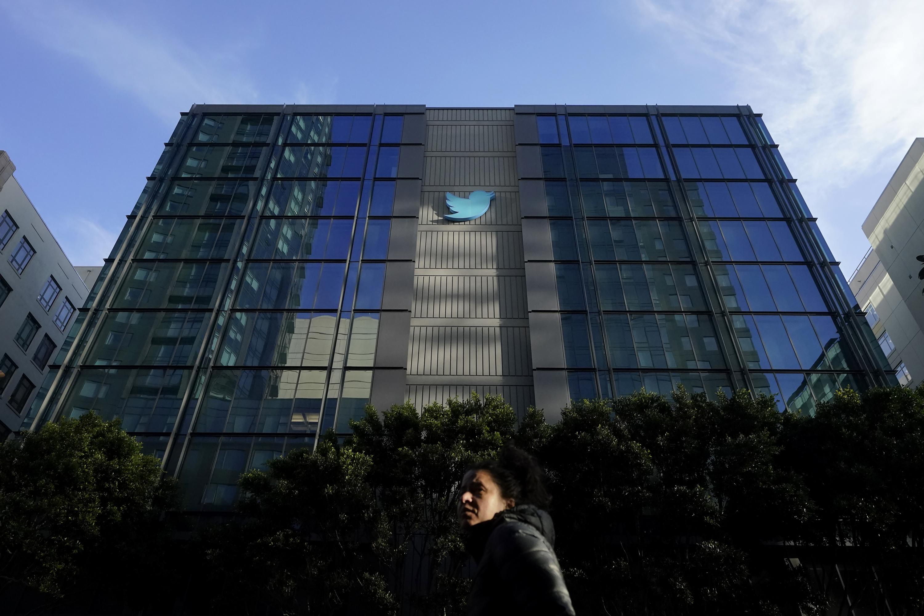 Elon Musk’s Twitter Takeover: Live Updates on What Happens Next