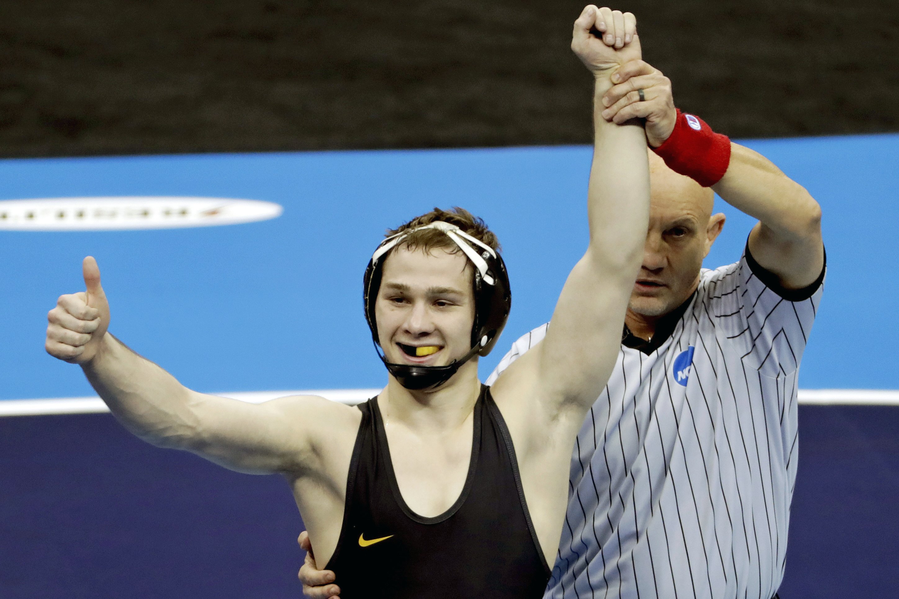 Iowa's Spencer Lee wins Hodge Trophy after dominant season AP News