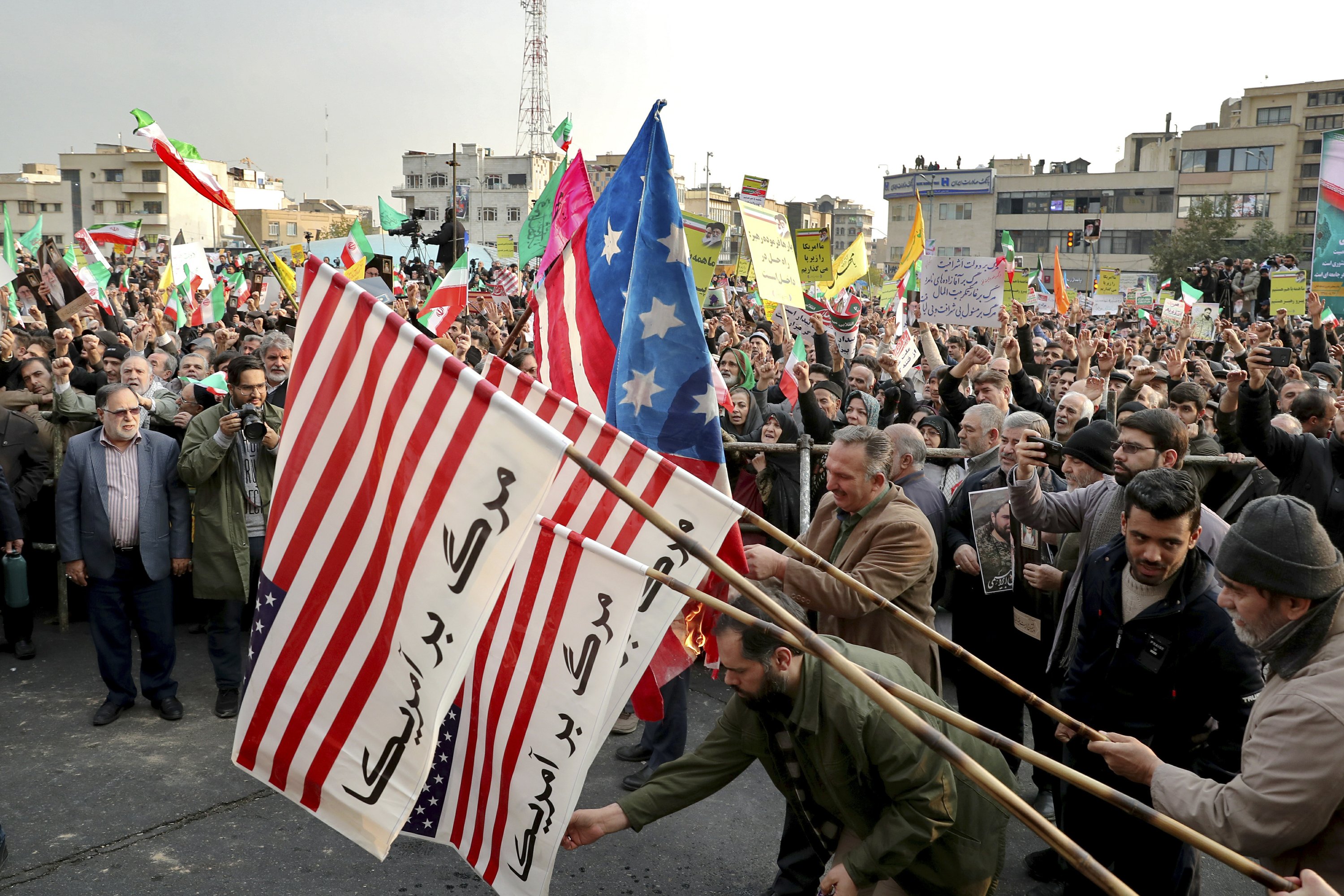 Почему иран начал войну. Iranians protest over government Price hikes. Demonstrations in Iran Flag. Pro-government Rally Iran.