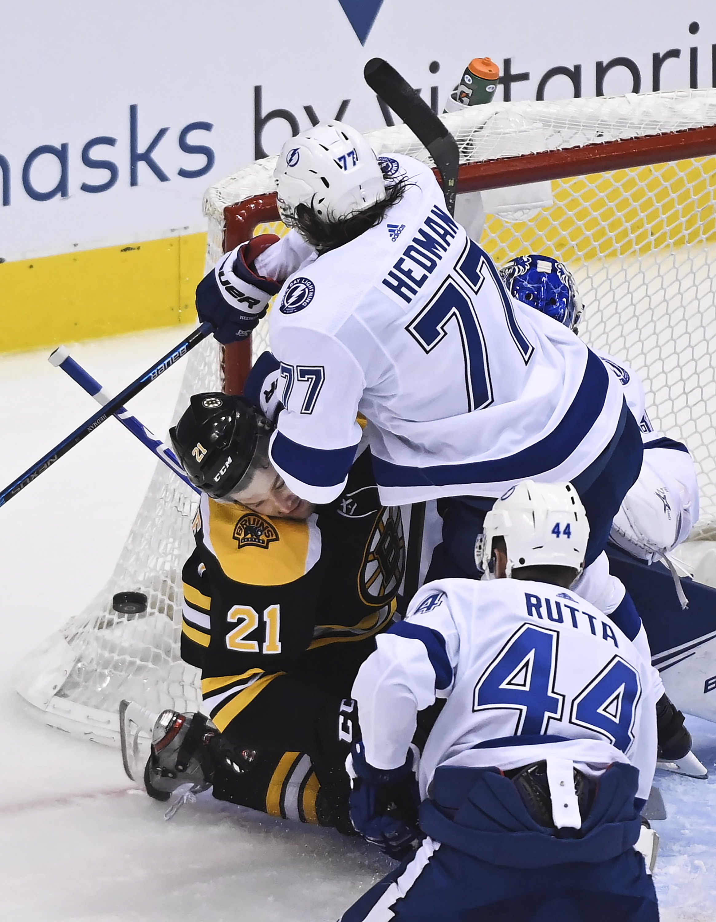 Lightning's Hedman doesn't return for 2nd period vs. Flyers AP News