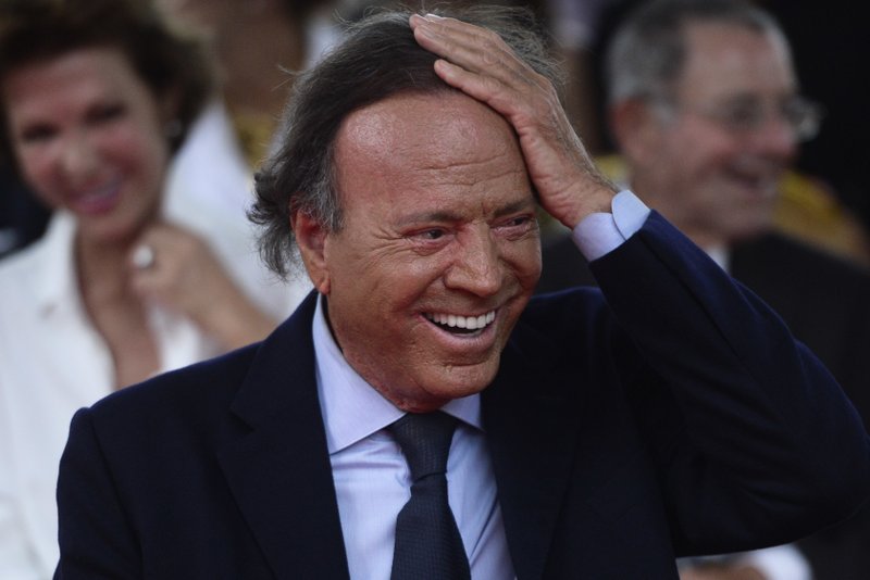 Julio Iglesias: En realidad, mi vida ha sido un milagro