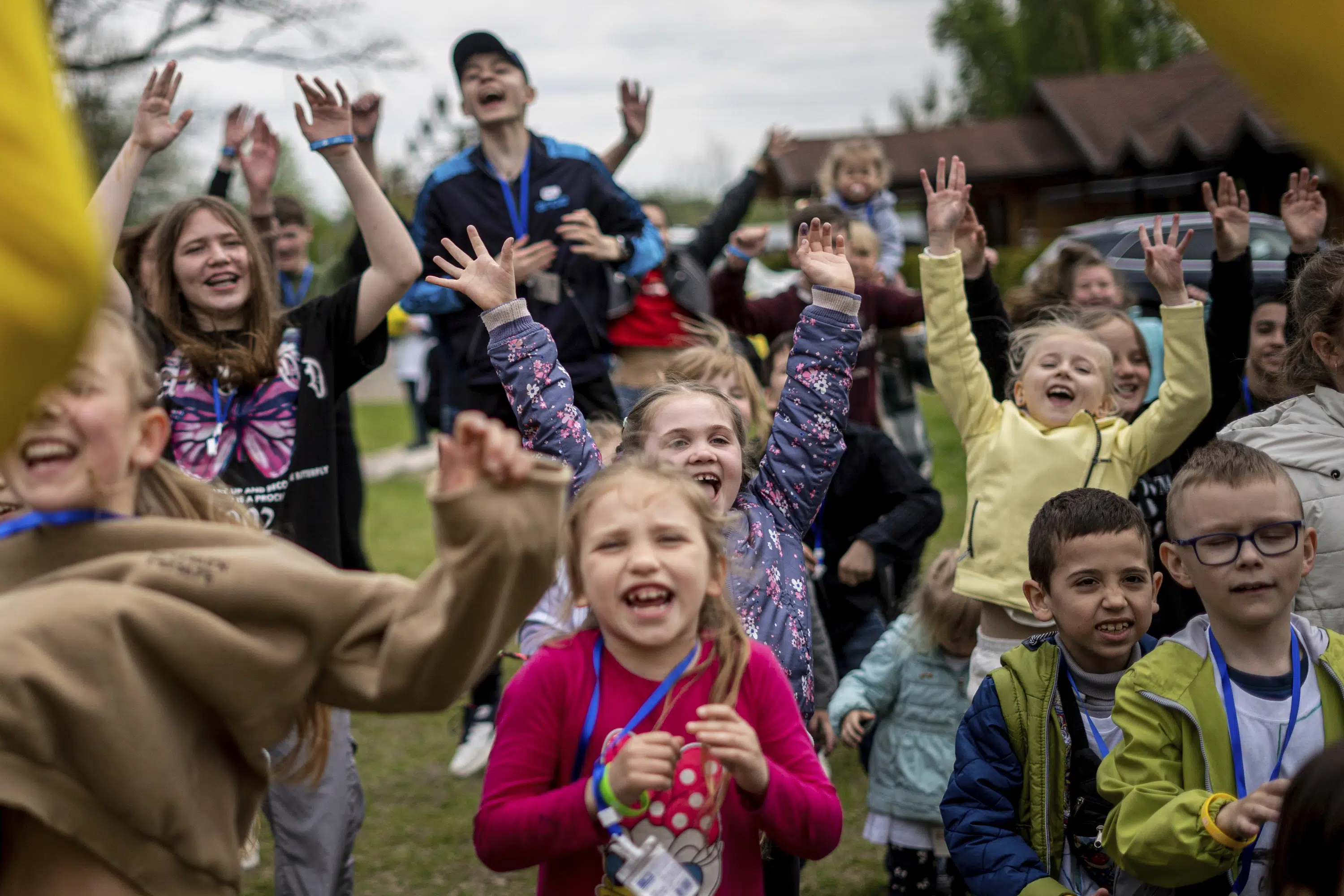 Marqués par la guerre, les enfants ukrainiens continuent après avoir perdu leurs parents, leur maison et leur innocence