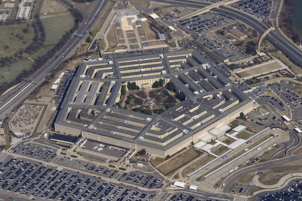 Pentagon drops COVID-19 vaccine mandate for troops