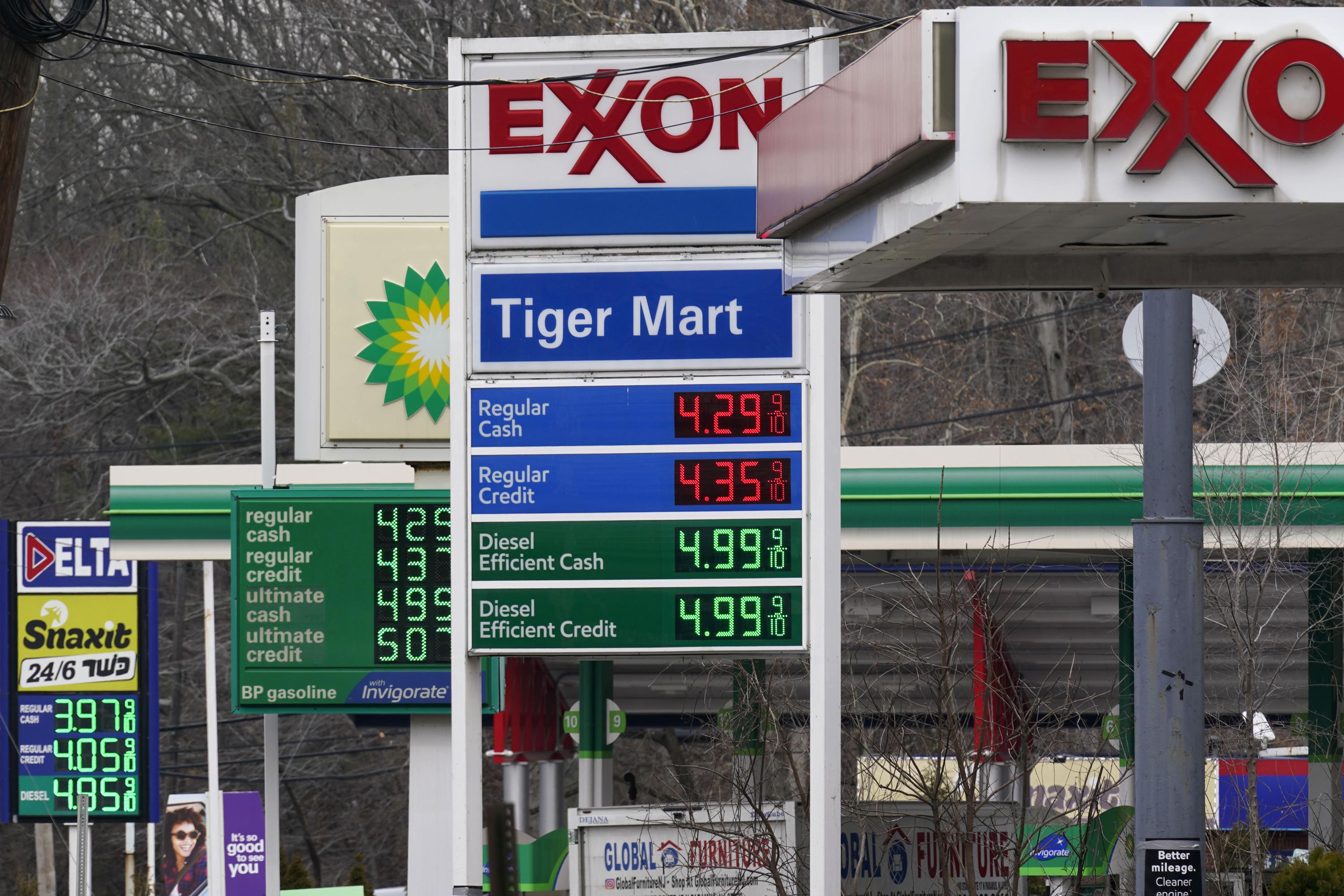 US gasoline prices rise again on talk of banning Russian oil – The Associated Press – en Español