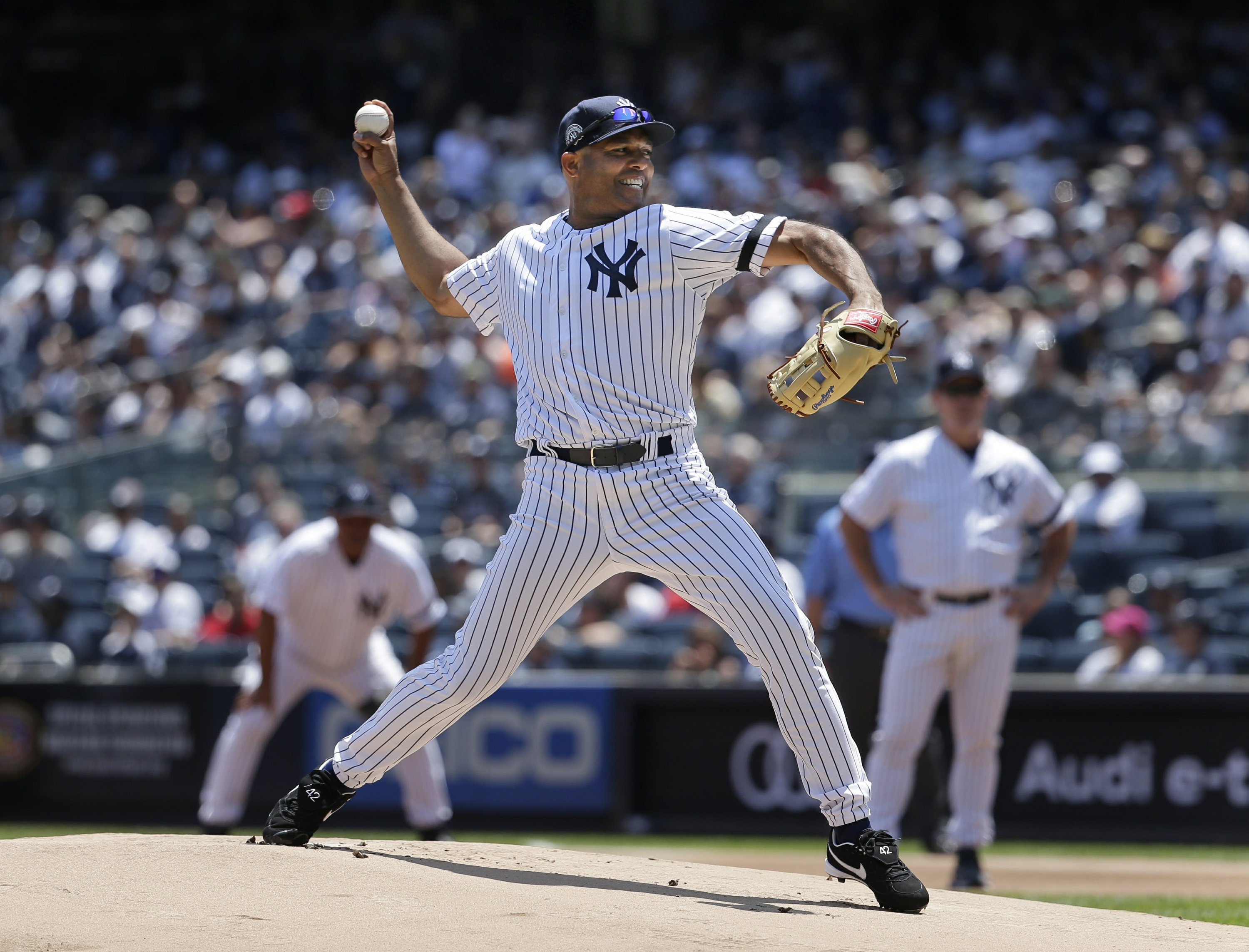 More Mo Rivera Revels On Old Timers Day At Yankee Stadium - 