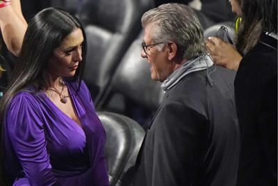 Contract extension for UConn's Auriemma worth $15M | AP News Contract extension for UConn's Auriemma worth $15M | AP News