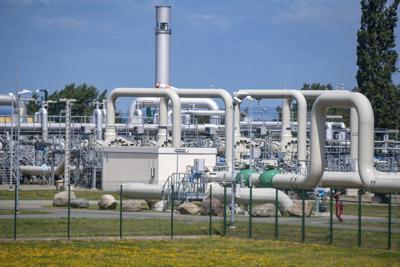 Archivo - Sistemas de tuberías y válvulas en una estación receptora de gas del gasoducto Nord Stream 1 y de una estación de transferencia en Lubmin, Alemania, el 21 de junio de 2022. (Stefan Sauer/dpa vía AP, Archivo)