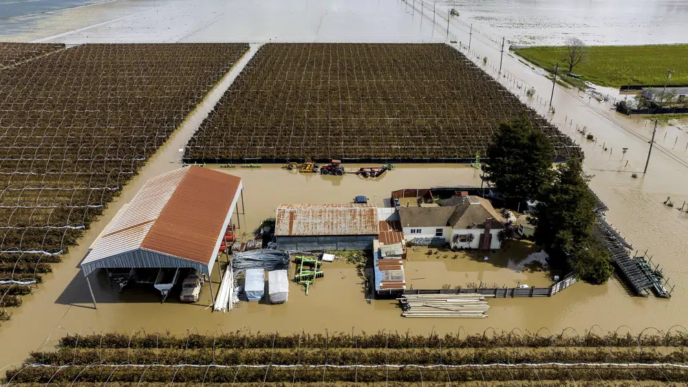 Flood problems grow as new storm moves into California (apnews.com)