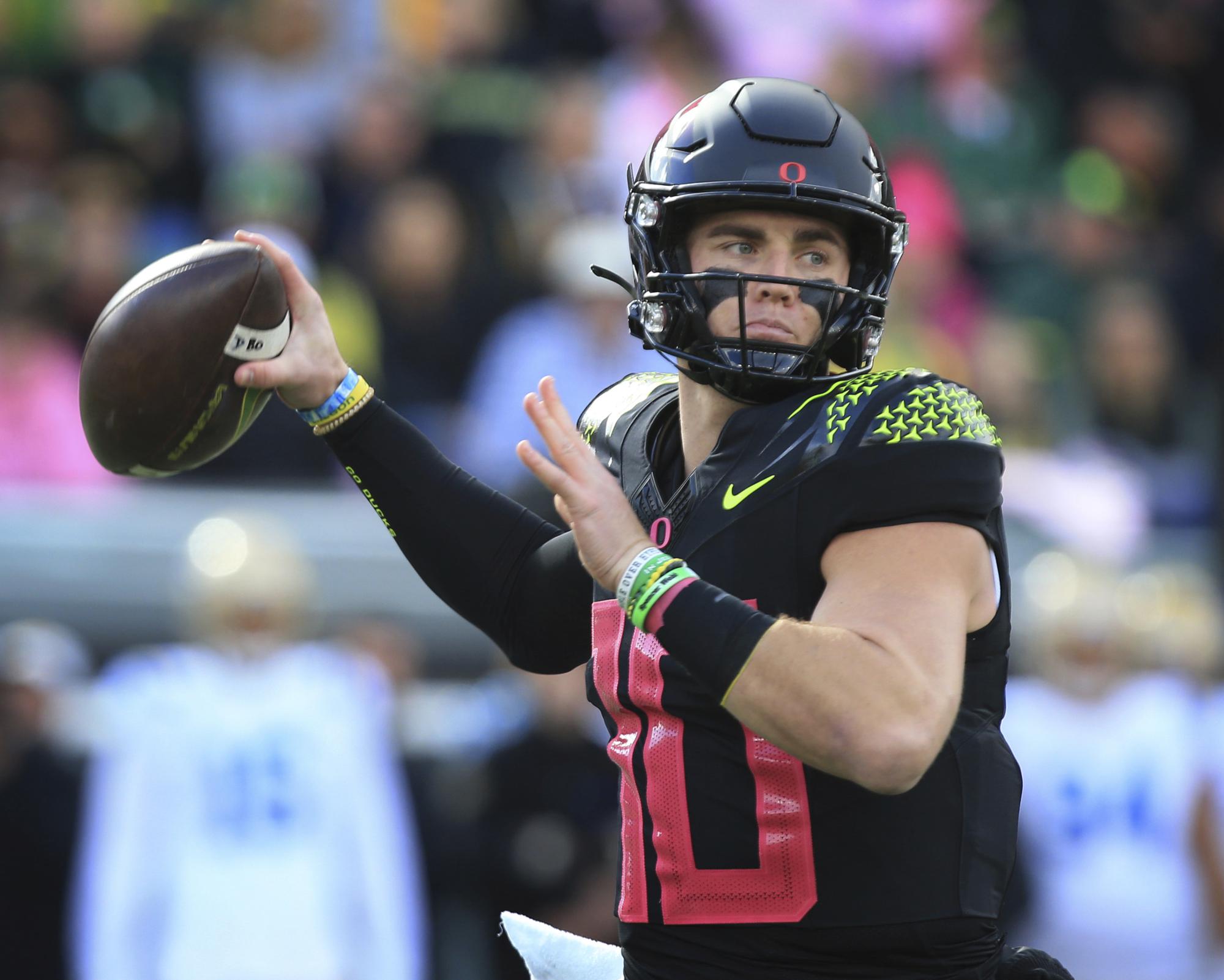 Nix shines and No. 10 Oregon defeats No. 9 UCLA 45-30 | AP News