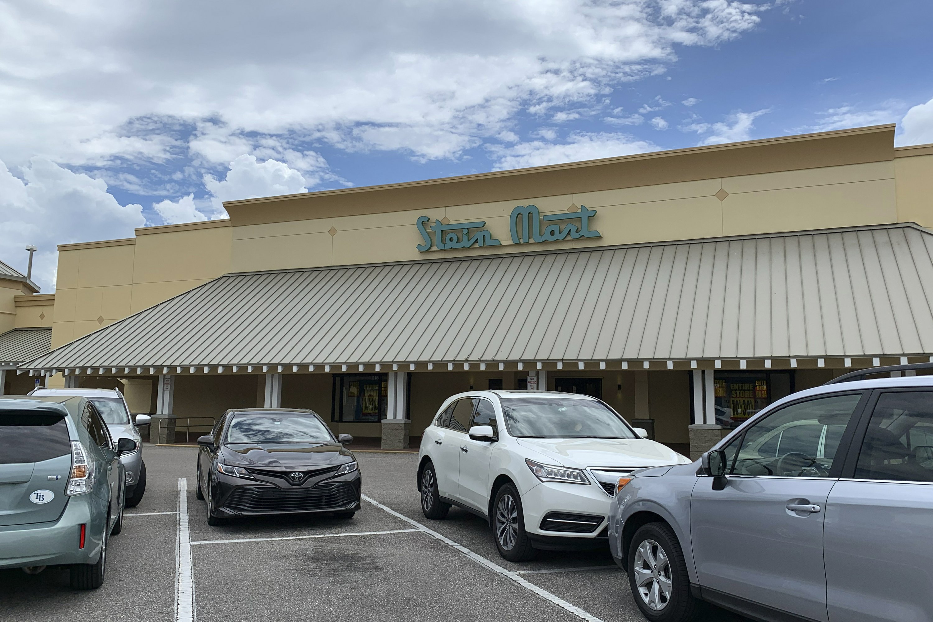 Stein Mart Files For Bankruptcy To Close Nearly 300 Stores AP News   3000 