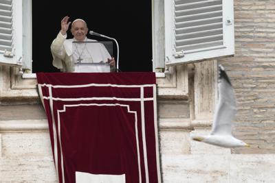 El papa Francisco en la Plaza de San Pedro en el Vaticano el 26 de diciembre de 2021.  (Foto AP/Gregorio Borgia)