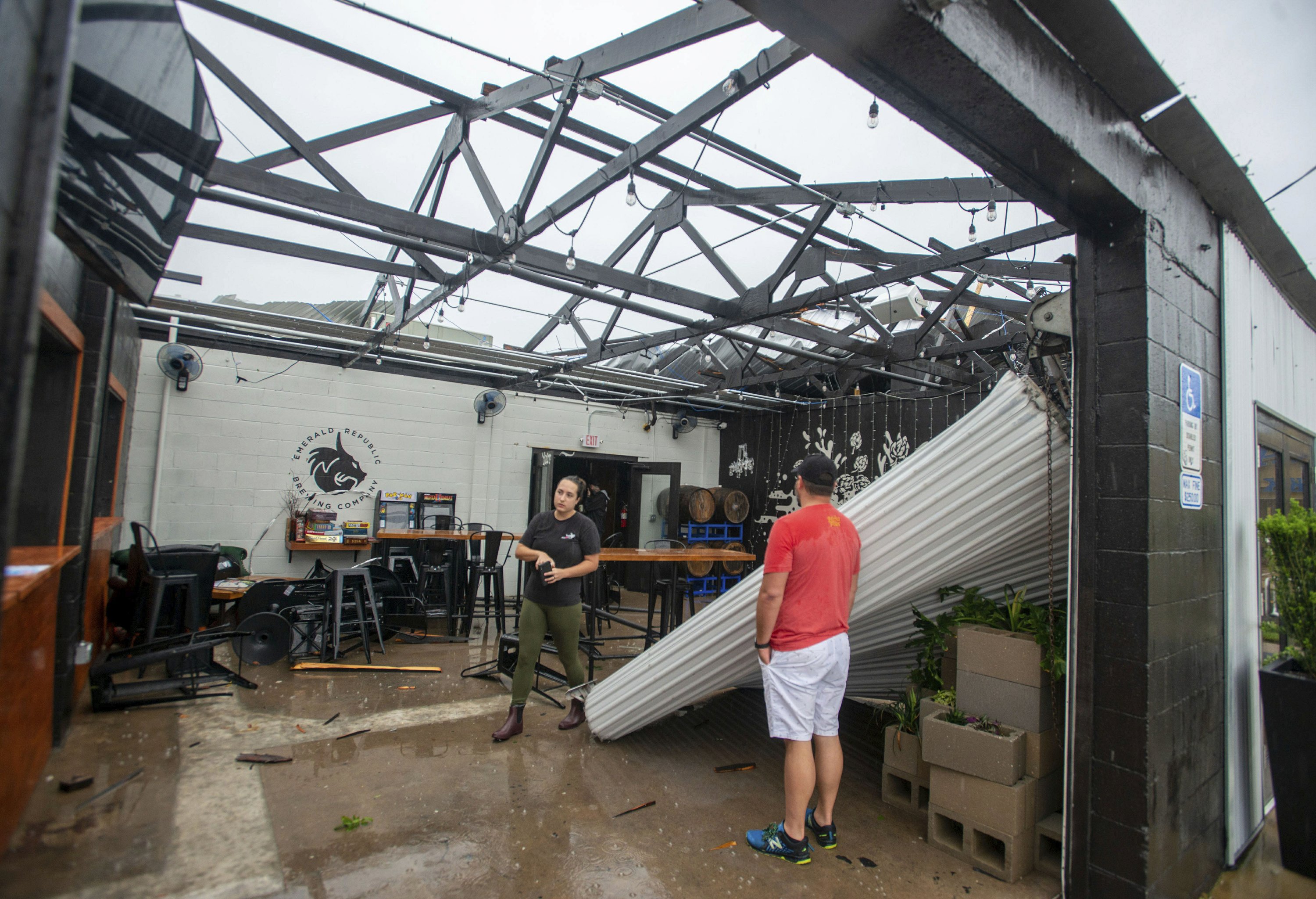 Severe storm damages buildings in Panhandle, Florida