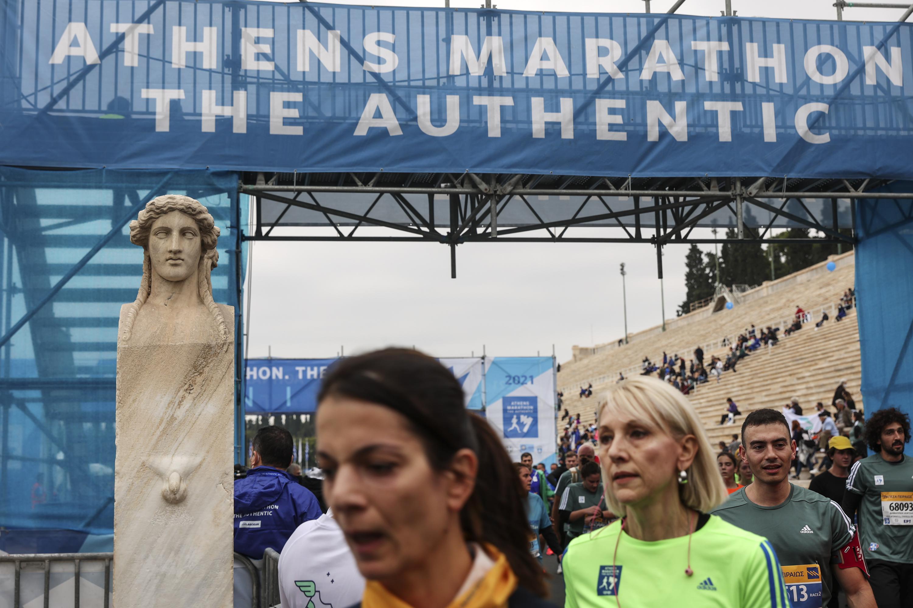 Марафон афины. Athens Marathon. Афины Спарта марафон. Афины марафон футболка.