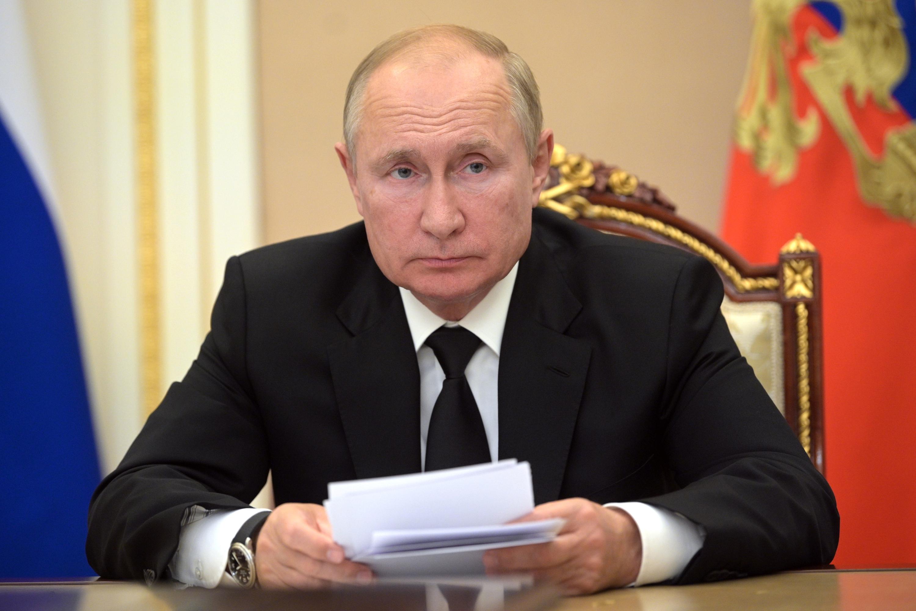 Putin in self-isolation due to COVID cases in inner circle