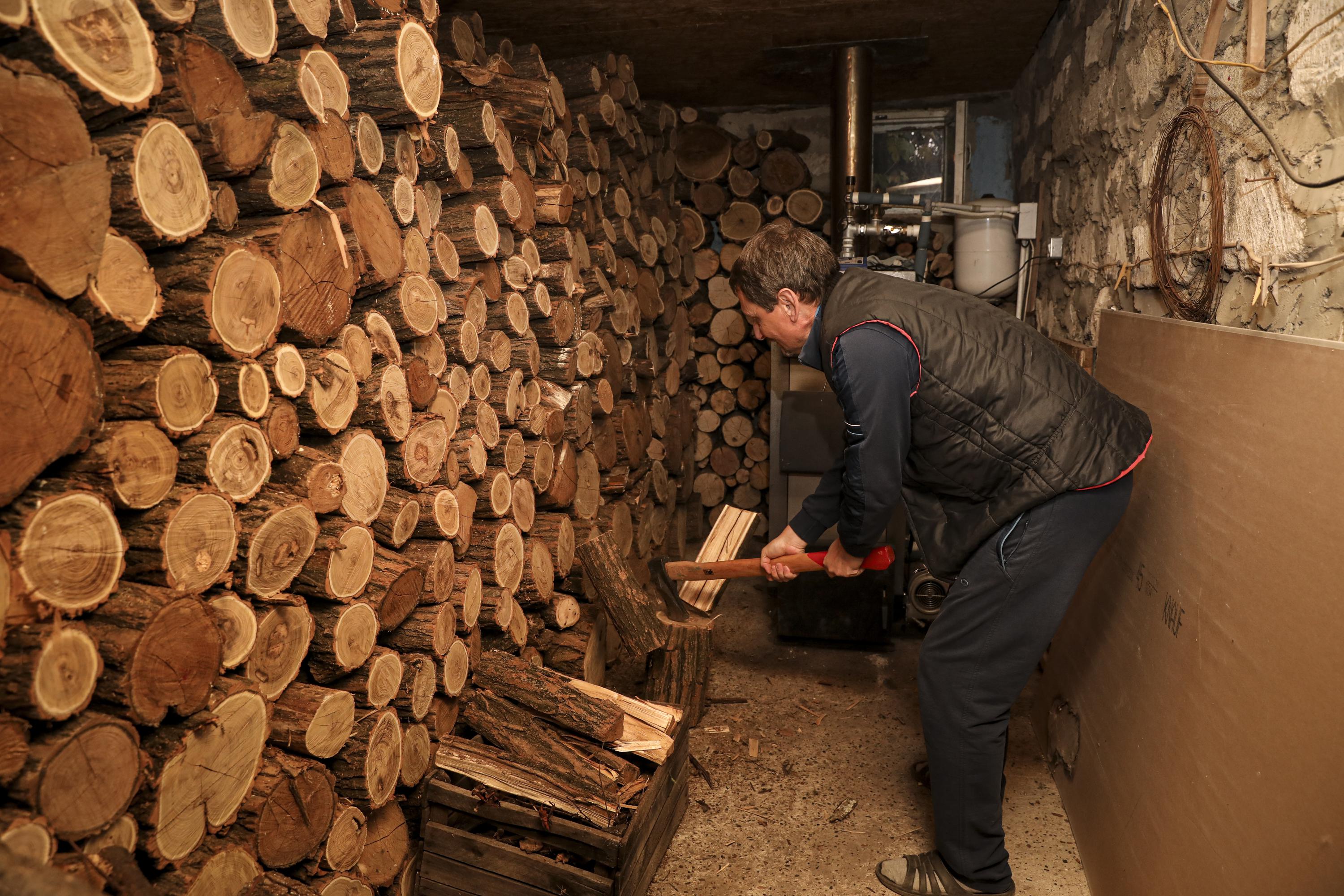 Europes Energy Crisis Raises Firewood Prices Theft Fears Ap News