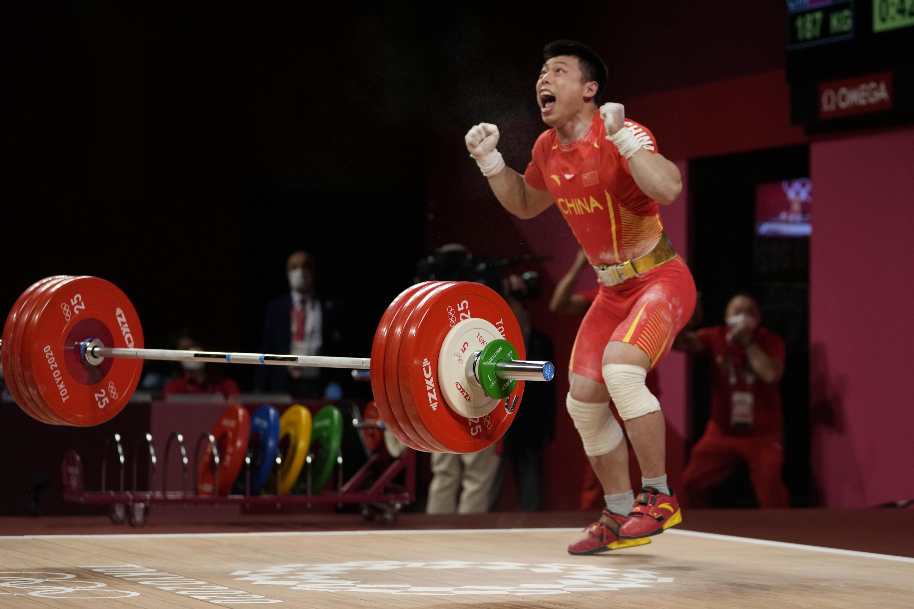 Powerlifting grandma is setting records and beating women half her