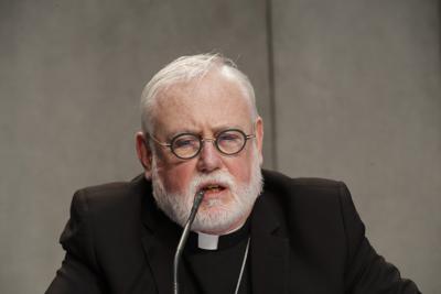 El secretario de Estado del Vaticano, Paul Richard Gallagher, habla durante una conferencia en la sala de prensa del Vaticano, jueves 18 de junio de 2020. (Foto AP/Alessandra Tarantino, Archivo)