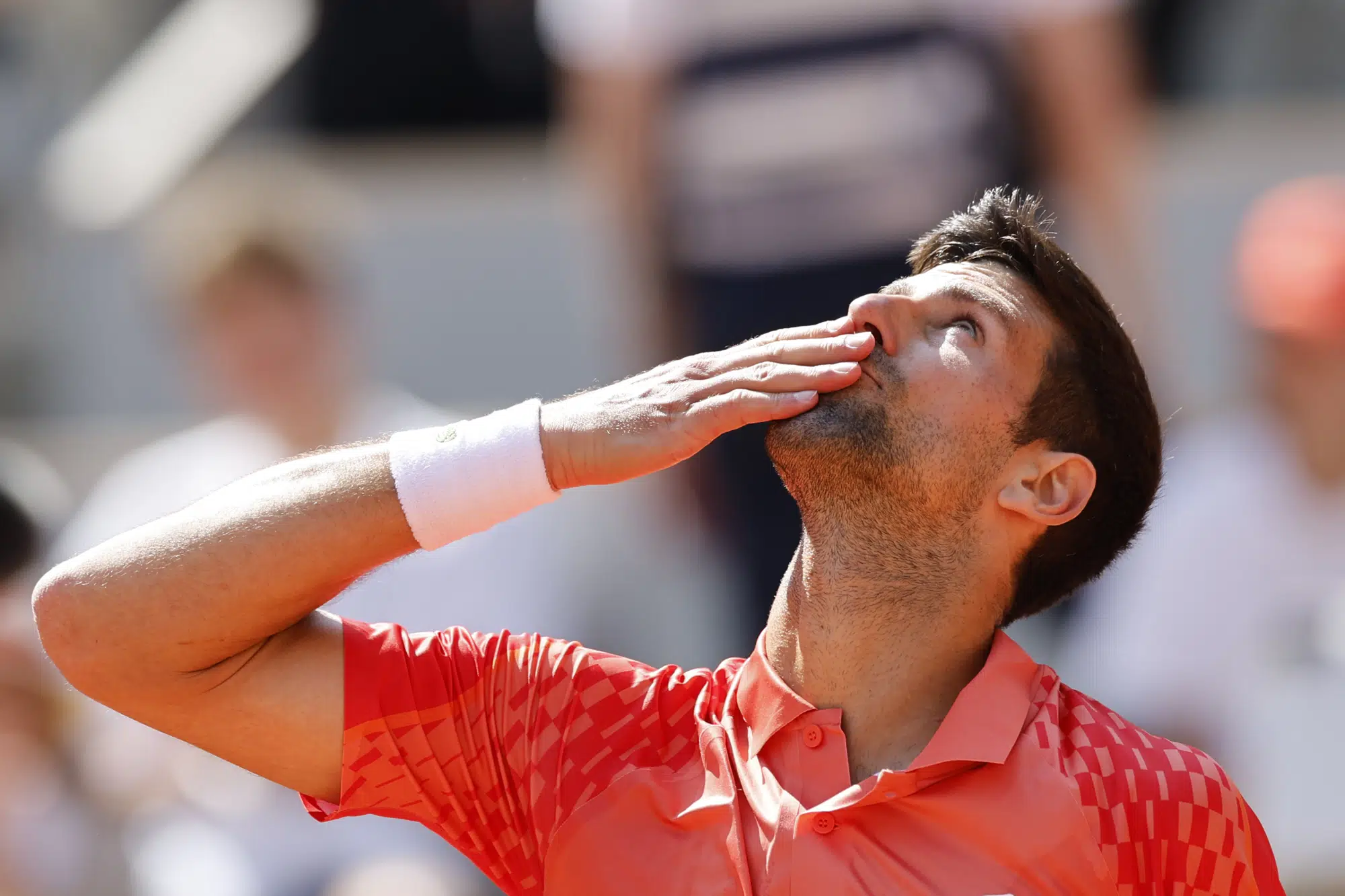 Ministra: Djokovic debe abstenerse de mensajes polticos en Roland Garros |  AP News