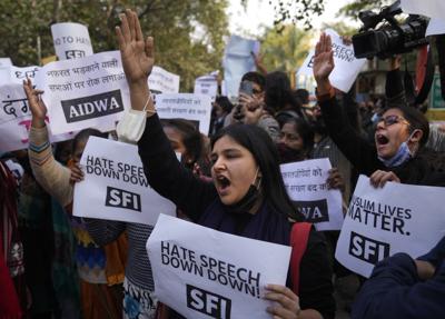 Activistas de varias organizaciones de izquierda durante una protesta contra el discurso de odio en Nueva Delhi, India, el 27 de diciembre de 2021. (Foto AP/Manish Swarup, archivo)