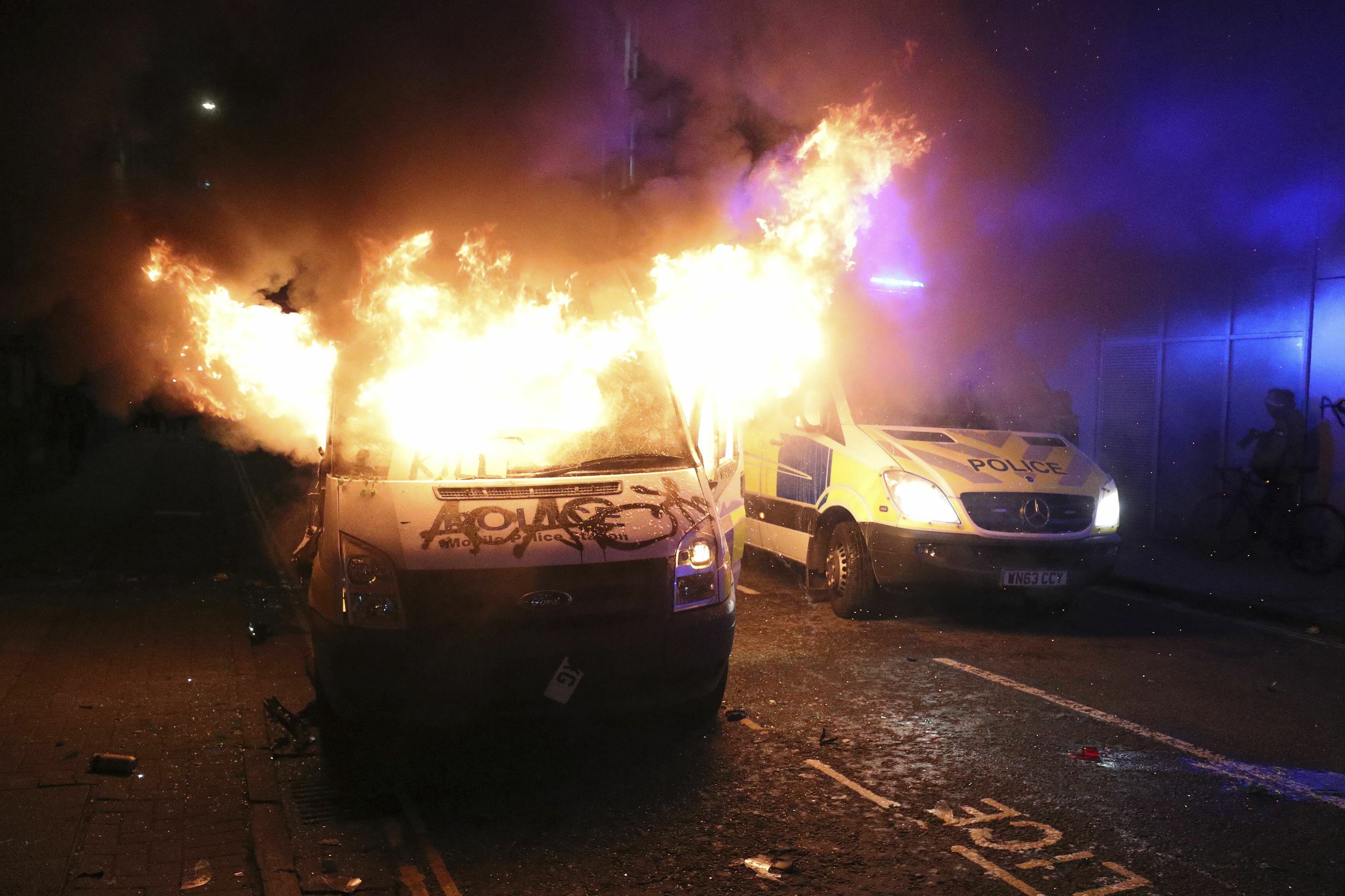 Clashes in the English city of Bristol leave 20 policemen injured