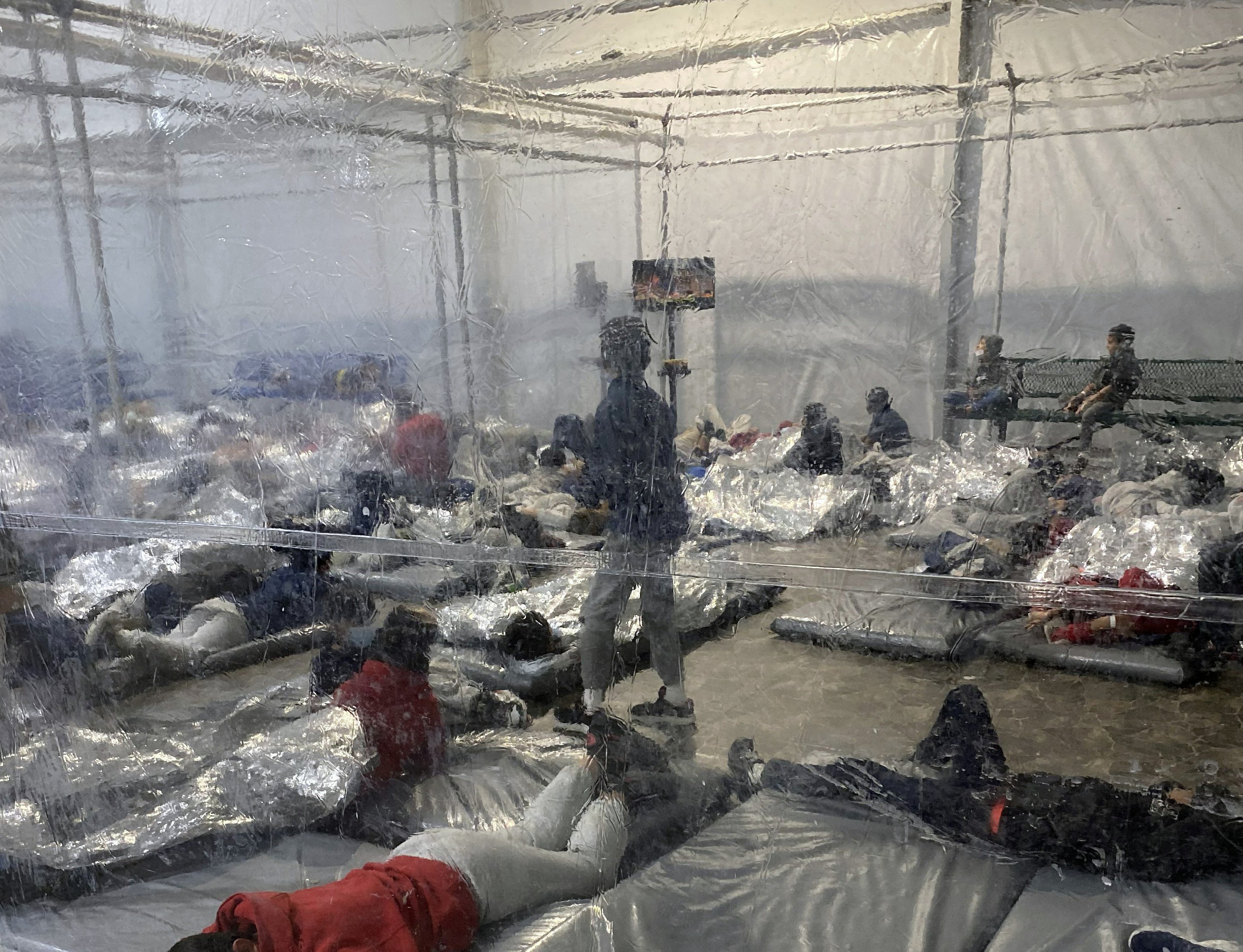 Photos of the detention of migrants highlight the secrecy of the Biden border