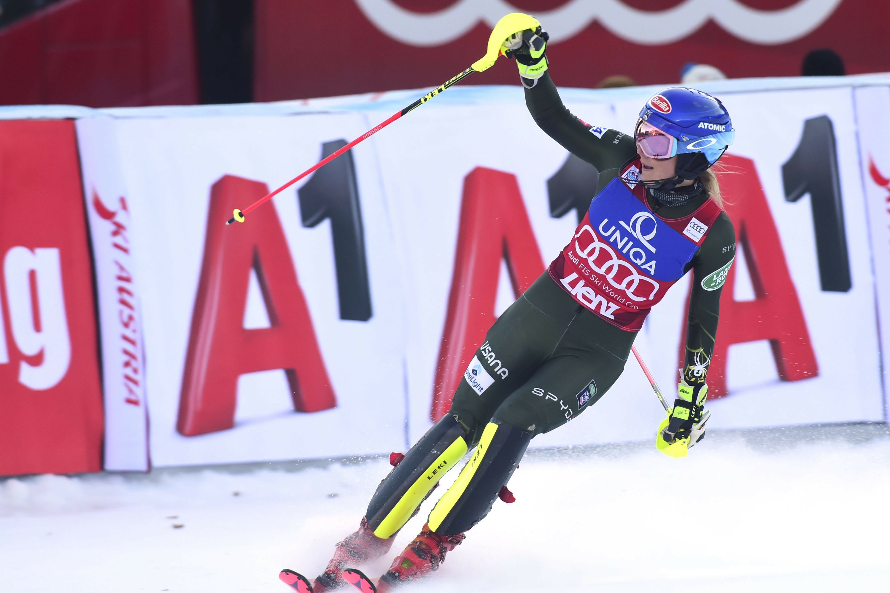 Shiffrin wins WCup slalom to match Vonn's discipline mark