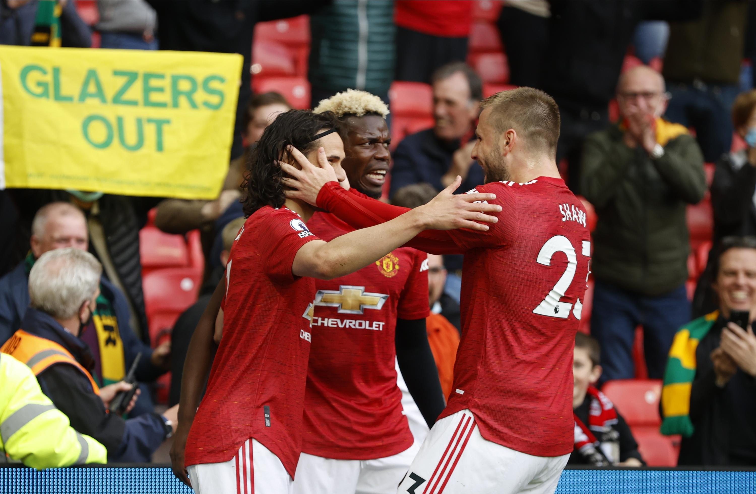 Man United's protesting fans treated to Cavani wonder goal