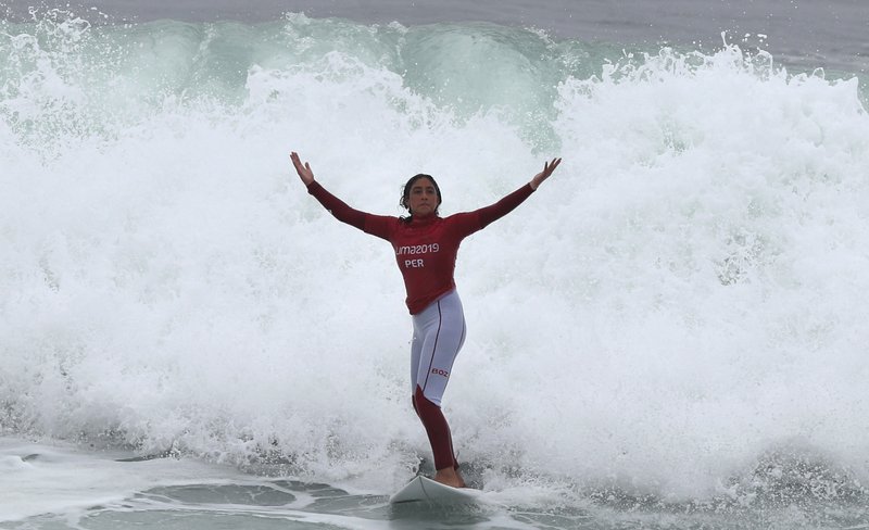 Peruvian Surfers Win Gold At Home Pan Am Games