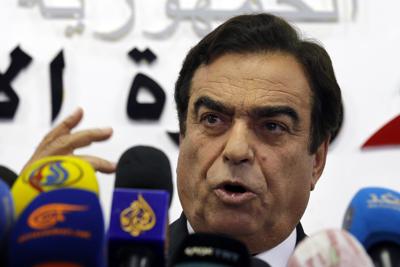 El ministro de información de Líbano, George Kordahi, en conferencia de prensa para anunciar su dimisión en el Ministerio de Información en Beirut, Líbano, el viernes 3 de diciembre de 2021. (AP Foto/Bilal Hussein)