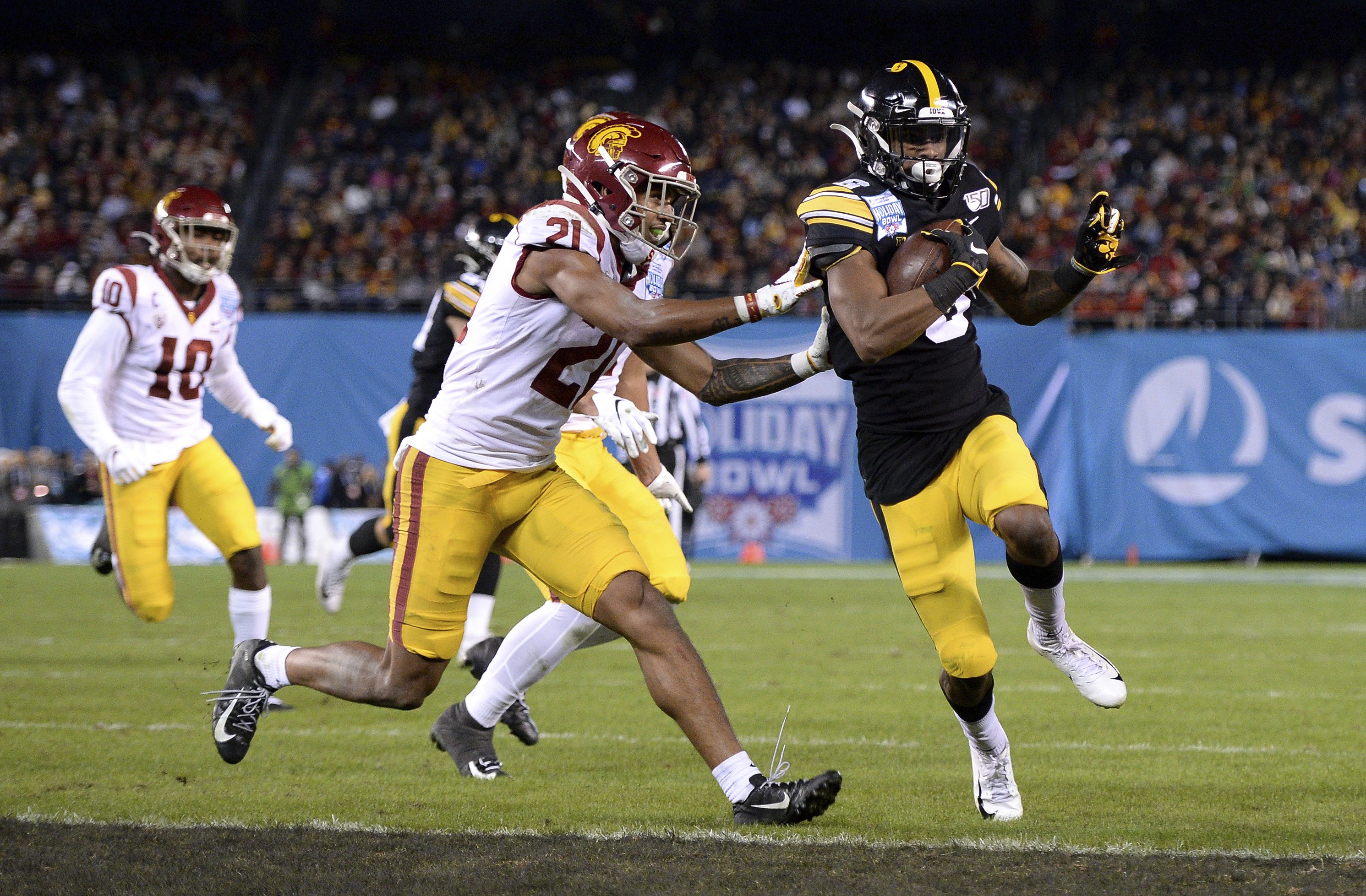 No. 19 Iowa beats No. 22 USC 4924 in Holiday Bowl AP News